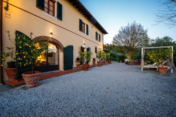Sfeervolle Toscaanse villa met privézwembad nabij Lucca - thumbnail 1