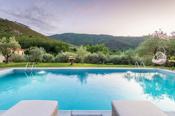 Toscaanse villa met privétuin en uitzicht op olijfgaarden bij Lucca - thumbnail 2