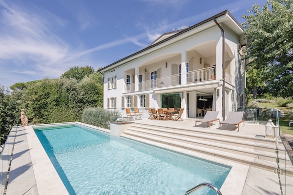 Villa Ivona: Luxe villa met zwembad en golfbaan nabij Lucca - thumbnail 1