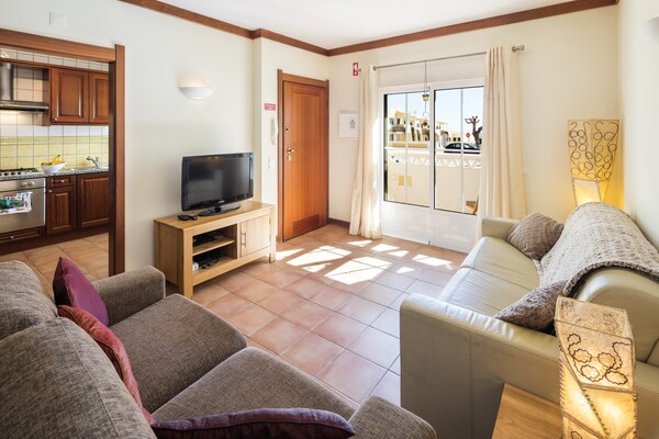 Centraal gelegen vakantiehuis in Benagil direct aan het strand · 4 pers. - thumbnail 1
