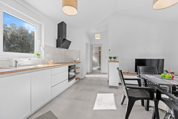 Aan het strand: Charmant appartement in Peroj voor 4 personen - thumbnail 2