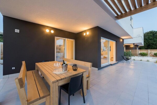 Aan zee: Luxe villa op Pag voor 10 personen met zwembad - thumbnail 5