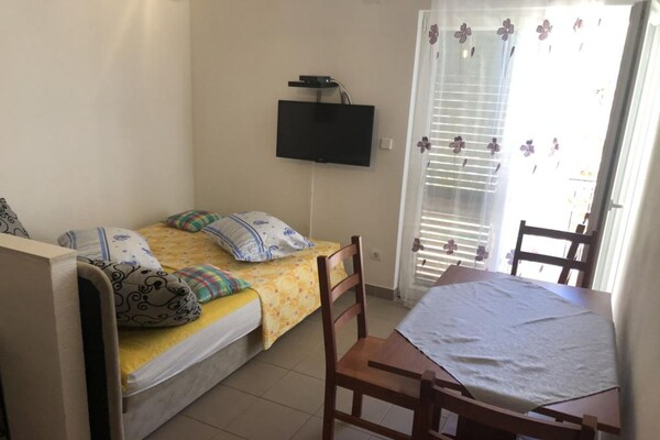 Appartement met terras en zeezicht in Omiš, 200m van het strand - thumbnail 4