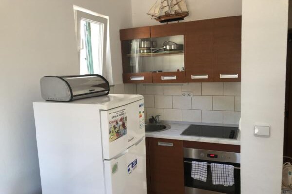 Knus appartement met zeezicht op 200 meter van het strand in Omis - thumbnail 1