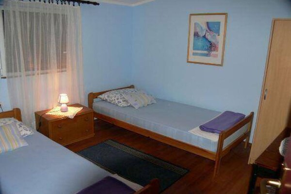 Comfortabel 6-persoons appartement op 300 meter van het strand in Vir - thumbnail 3
