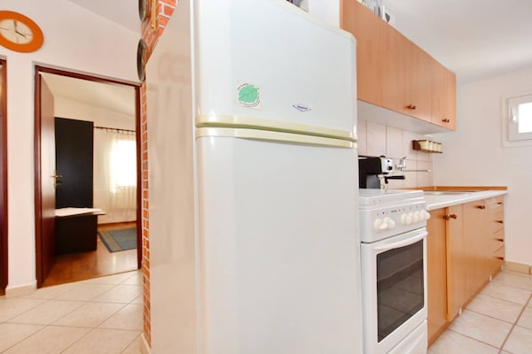 Op 300 m van het strand: Ruim appartement in Vir voor 6 personen - thumbnail 2