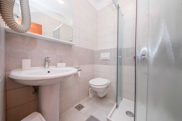 Guest House Villa Anggela - Double Room With Balcony And Sea View (Br3) - Lopar