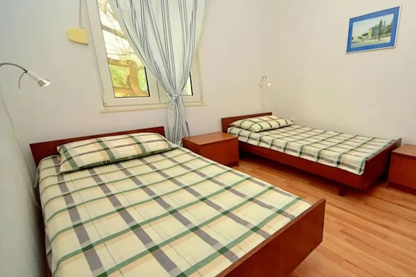 Op 300 m van het strand: Vakantiehuis Coastal Breeze House in Sumartin - thumbnail 6