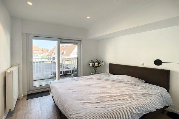 Licht appartement op 1e verdieping met balkon, vlakbij zee en strand - thumbnail 2