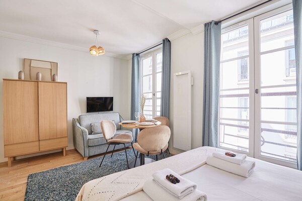 Licht studio-appartement in hartje Parijs, vlakbij Rue Montorgueil - thumbnail 6