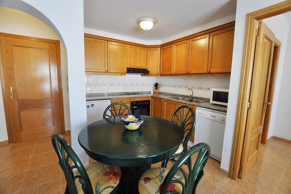 Strandappartement in Roses: 50m van zee en centrum - thumbnail 2