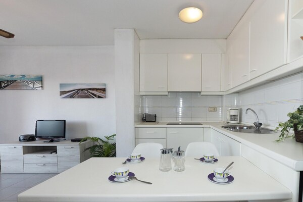 Appartement met zeezicht in Roses, 200m van strand en centrum - thumbnail 3