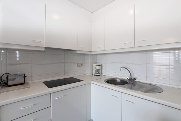 Appartement met zeezicht in Roses, 200m van strand en centrum - thumbnail 2
