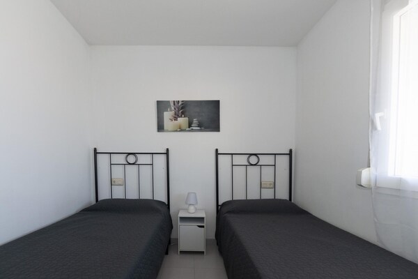 Appartement met zeezicht in Roses, 200m van strand en centrum - thumbnail 4