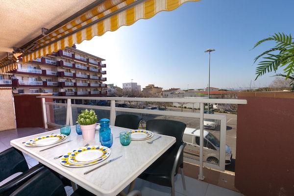 Appartement met zeezicht in Roses, 200m van strand en centrum - thumbnail 5