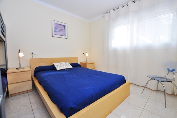 Op 600 m van het strand: appartement met zeezicht in centrum Roses - thumbnail 4