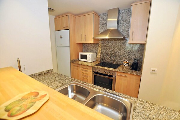 Appartement op 50 meter van strand Salatar met zwembad en tuin in Roses - thumbnail 4