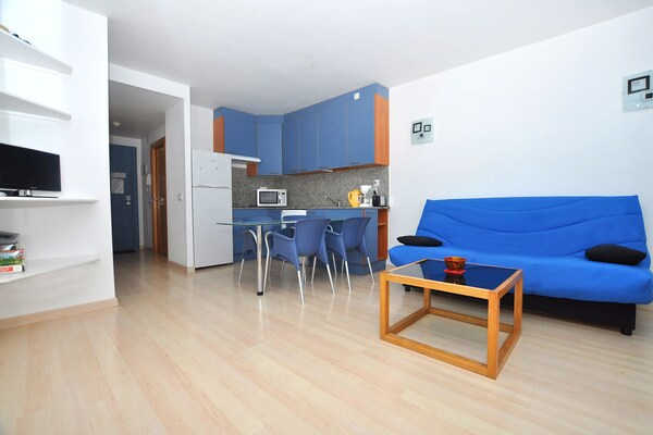Zonnig appartement met groot terras aan de golfbaan in Roses - thumbnail 3