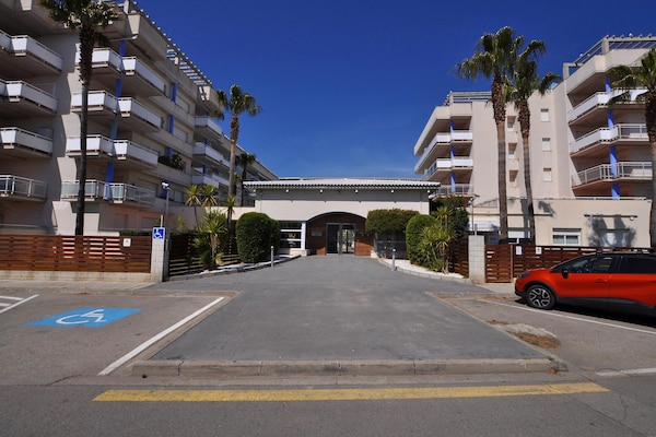 Op 1,2 km van het strand: Modern appartement in centrum van Rosas - thumbnail 5
