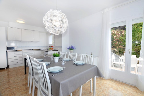 Op 400m van het strand: appartement met zeezicht in centrum Roses - thumbnail 2