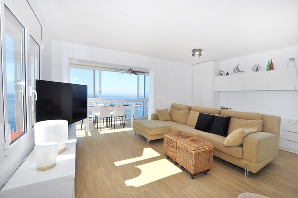 Appartement aan zee in Roses met panoramisch uitzicht, op 50 meter van het strand - thumbnail 2