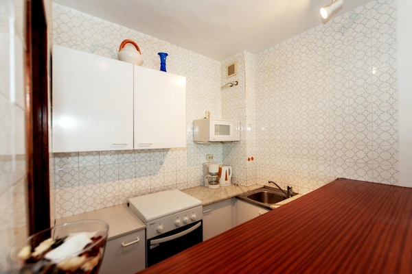 Op 1,3 km van het strand: appartement in centrum van Rosas - thumbnail 4