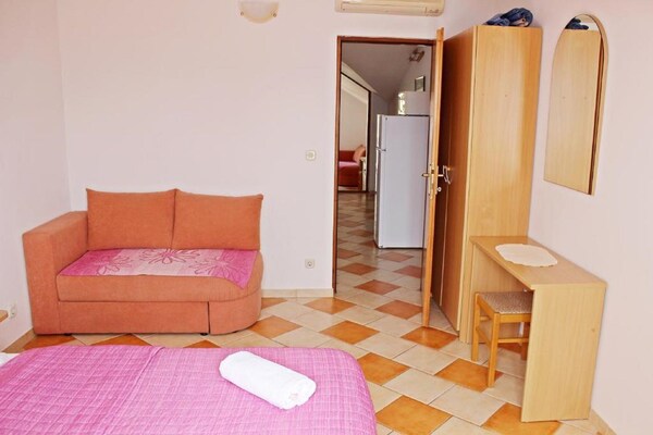 Licht appartement met zeezicht en terras in Brist - thumbnail 5