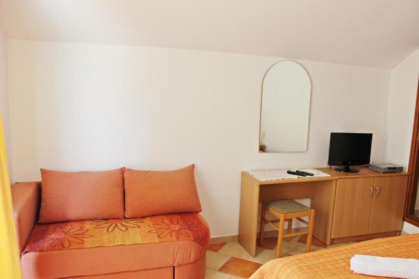 Licht appartement met zeezicht en terras in Brist - thumbnail 6