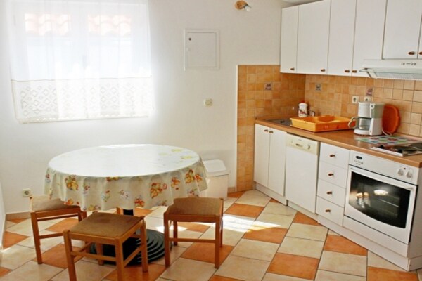 Licht appartement met zeezicht en terras in Brist - thumbnail 4