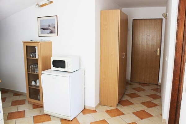 Licht appartement met zeezicht en terras in Brist - thumbnail 3