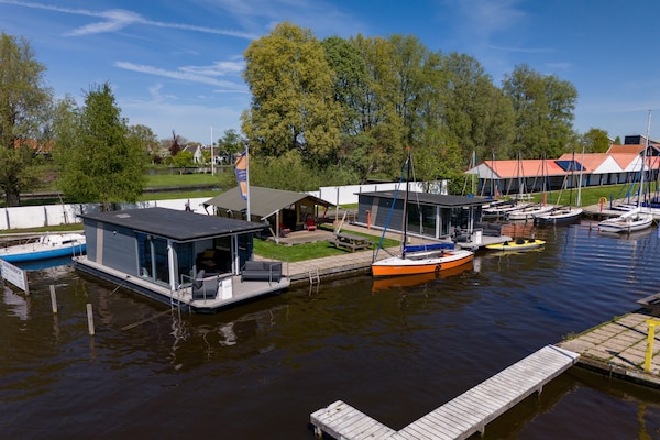 Safaritent aan het water in Heeg – 4 pers. met privéterras aan jachthaven - thumbnail 2