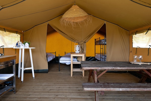 Safaritent aan het water in Heeg – 4 pers. met privéterras aan jachthaven - thumbnail 3