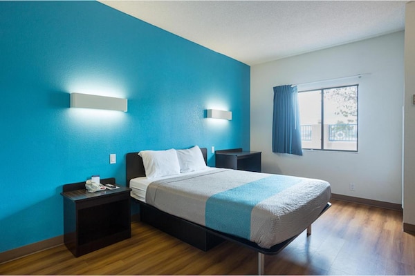 1 Queen Bed  Mobility Accessible Tub Nsmk - 페이지