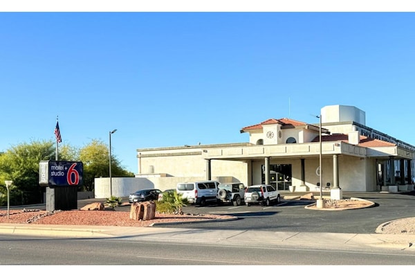 2 Queen Beds Non-smoking Micfridge - Tucson, AZ