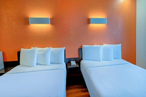 2 Queen Beds  Suite Non-smoking Micfridge - West Hollywood, CA