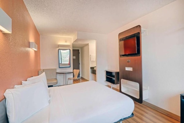 1 King Bed  Suite Non-smoking Micfridge - Inglewood, CA