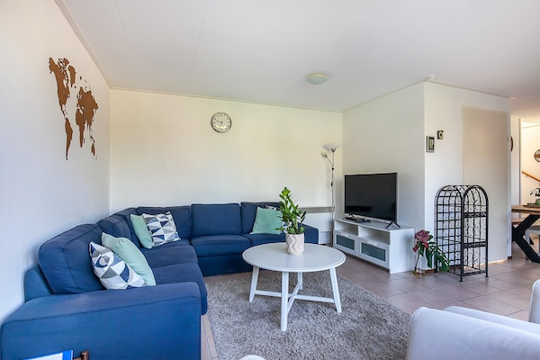Modern vakantiehuis aan golfbaan in watersportdorp Grou - thumbnail 3