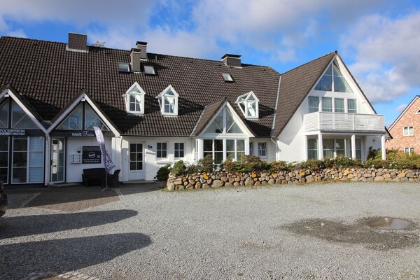 Modern appartement met terras op 1km van het strand van St. Peter-Ording - thumbnail 3