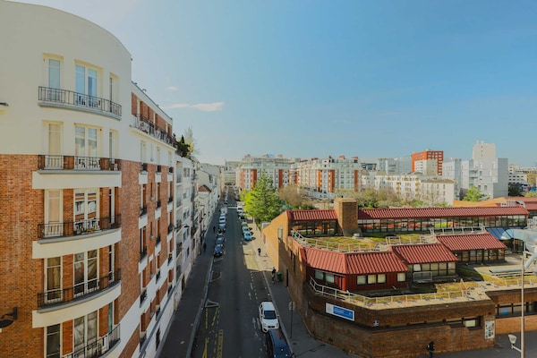 Licht appartement 40m² met lift in 17e arrondissement, vlakbij metro - thumbnail 1