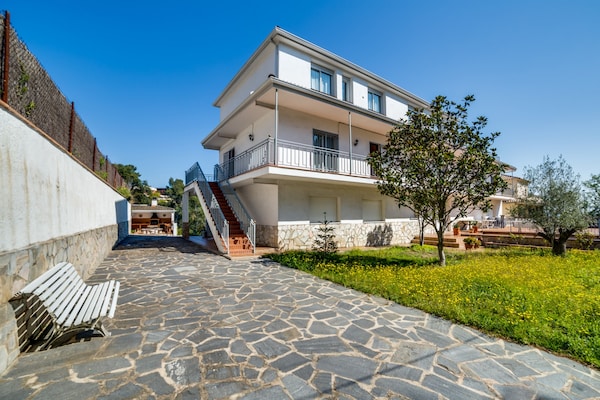 Ruime villa voor 20 personen met privézwembad, dicht bij de stranden van de Costa Brava - thumbnail 1