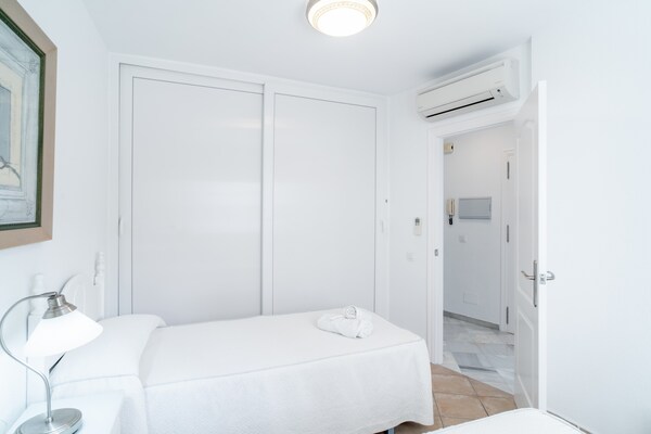 Strandappartement Stella Maris Beachfront B in Nerja, direct aan zee - thumbnail 3