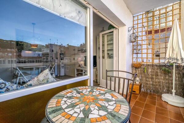 Licht appartement op de boulevard van Calella met zeezicht - thumbnail 4