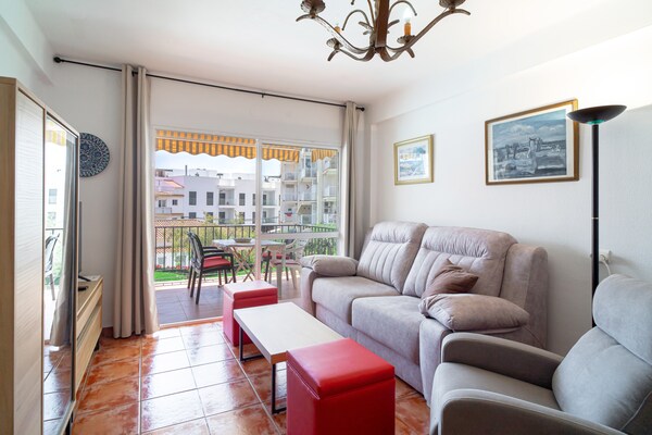 Licht appartement in Nerja met zwembad, op 250m van het strand - thumbnail 2