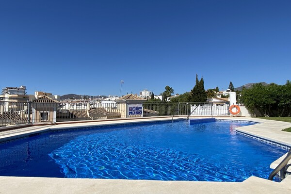 Zonnig vakantiehuis met panoramisch zeezicht in Nerja - thumbnail 2