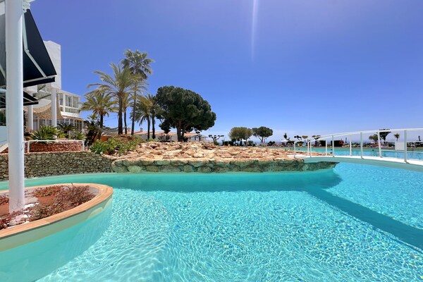 Licht appartement in Nerja met zeezicht en zwembad - thumbnail 6