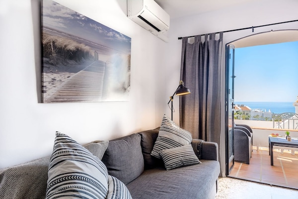 Licht appartement in Nerja met zeezicht en zwembad - thumbnail 2