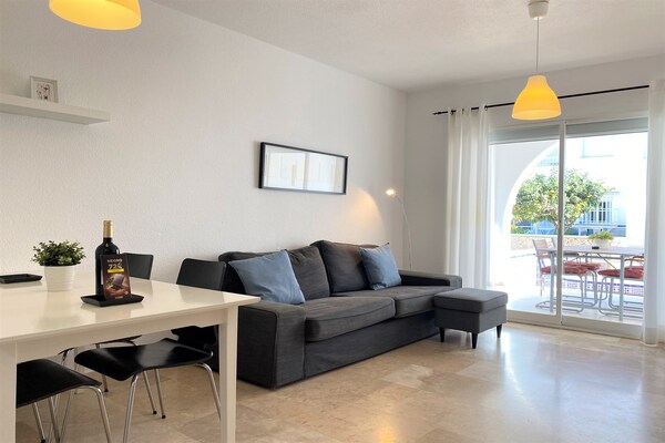 Modern appartement op 200m van Playa Torrecilla met zeezicht en zwembad - thumbnail 2