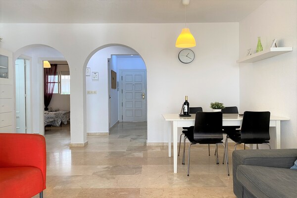 Modern appartement op 200m van Playa Torrecilla met zeezicht en zwembad - thumbnail 3