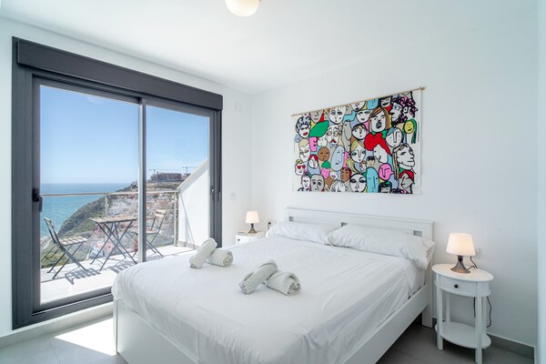 Ruime duplex met panoramisch zeezicht en zwembad nabij Nerja - thumbnail 4