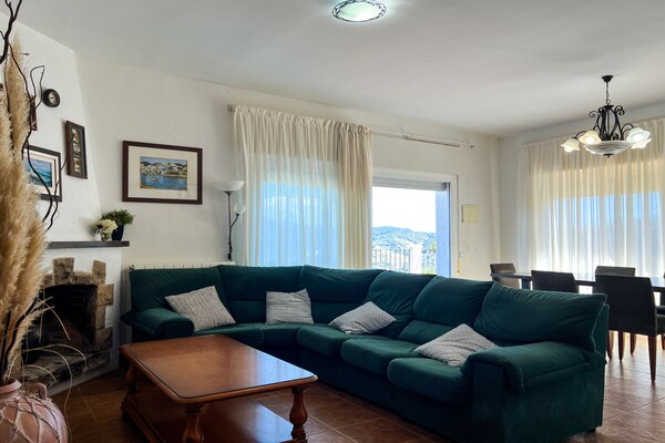 Ruim chalet met privézwembad en bergzicht voor 10 personen in Sant Cebrià - thumbnail 2